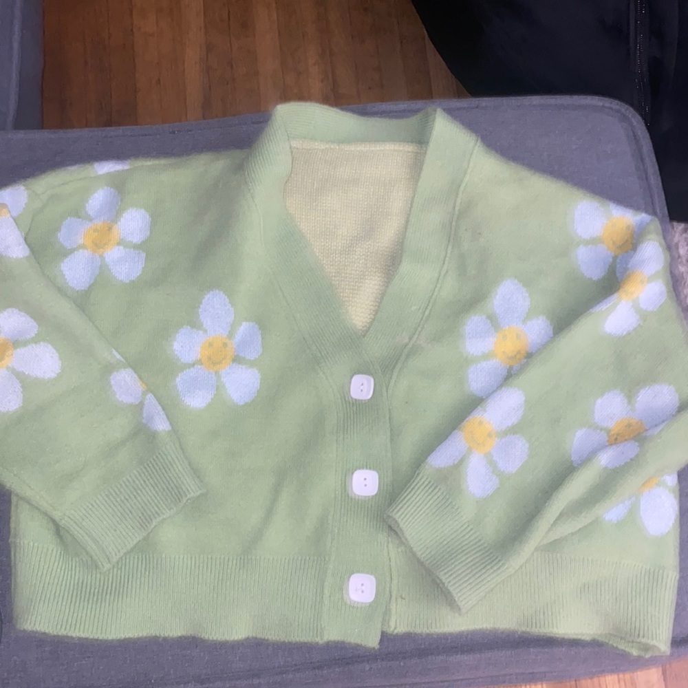 Green cardigan, flower print